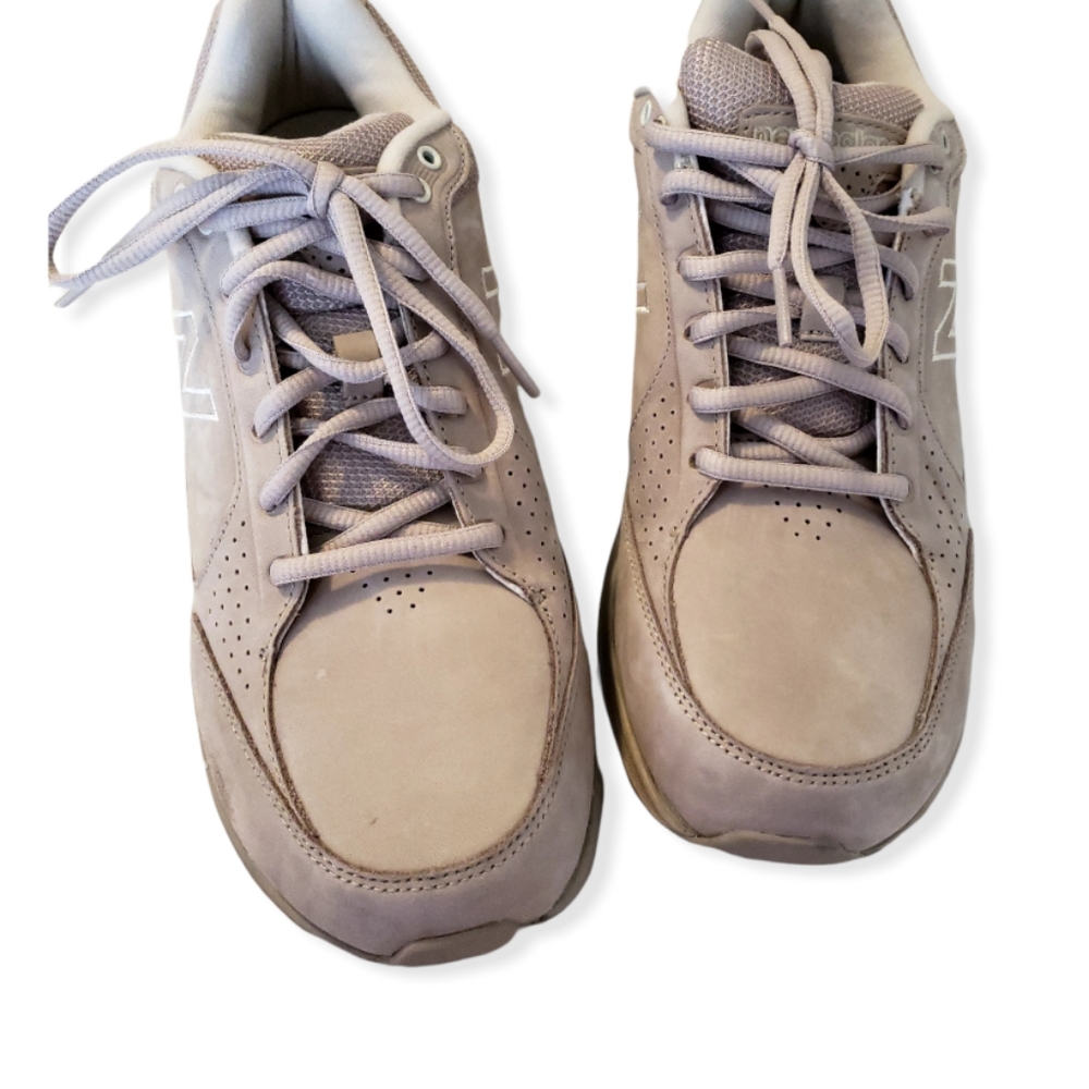 NEW BALANCE Taupe suede walking tennis shoes sz 10